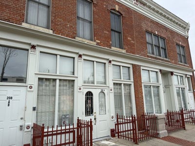 /international/us/204-e-washington-street-joliet-il-110104325806/