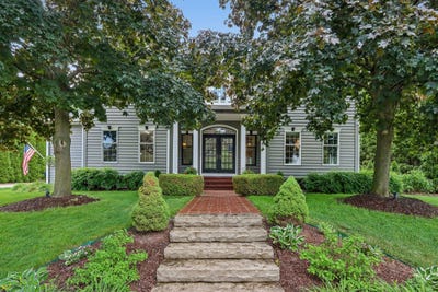 /international/us/1299-creekside-ln-grafton-wi-110108887148/