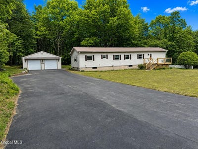 /international/us/155-s-line-road-middle-grove-ny-110108470862/