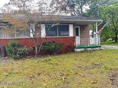 /international/us/8-a-wyoming-avenue-whiting-nj-110110417532/