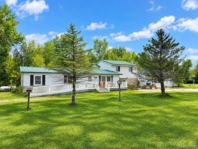/international/us/3540-lee-hill-road-dayton-twp-mi-110110165993/