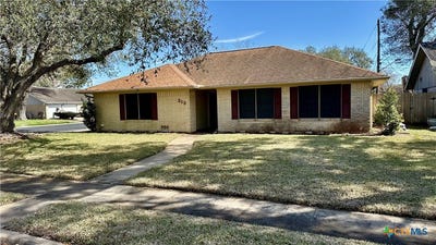 /international/us/213-yuma-drive-victoria-tx-110096608804/