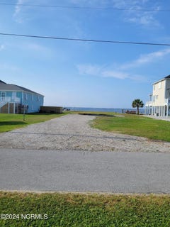 /international/us/147-salty-shores-point-drive-newport-nc-110119959520/