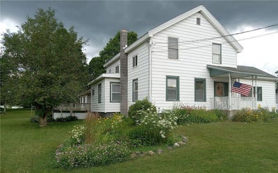 /international/us/21-main-street-maryland-ny-110100682897/