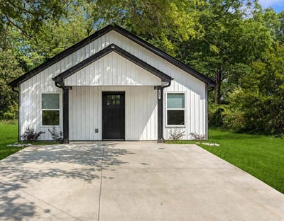 /international/us/561-bee-street-spartanburg-sc-110120498734/