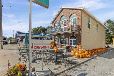 /international/us/222-e-main-street-grafton-il-110102981371/