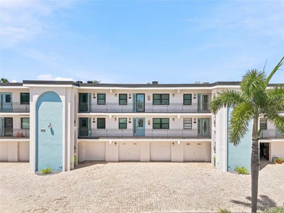 /international/us/11901-lagoon-lane-treasure-island-fl-110119924646/