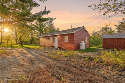 /international/us/727-north-bend-road-surry-me-110108347478/