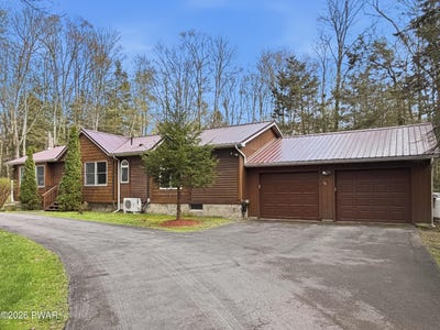 /international/us/101-fisher-lane-greentown-pa-110107568556/
