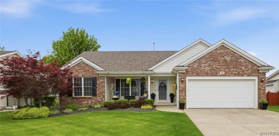 /international/us/15-ashwood-court-lancaster-ny-110108389296/
