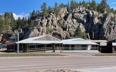 /international/us/715-mt-rushmore-road-custer-sd-110107753818/
