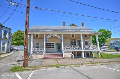 /international/us/607-church-street-hawley-pa-110108149392/