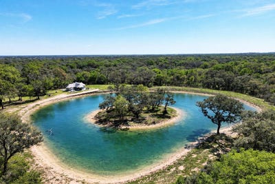 /international/us/1839-county-road-103-columbus-tx-110106613114/