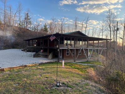 /international/us/1471-bee-tree-road-salyersville-ky-110098859837/