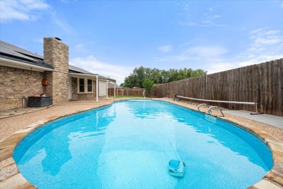 /international/us/213-meadowhill-drive-benbrook-tx-110107575484/
