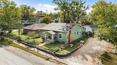 /international/us/210-ashley-street-siloam-springs-ar-110100379564/