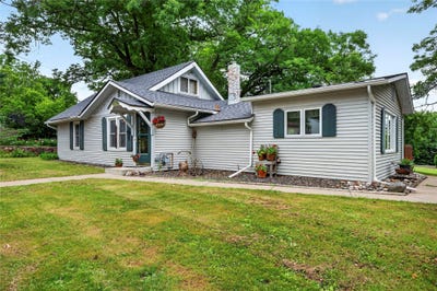 /international/us/910-first-street-spooner-wi-110108975334/