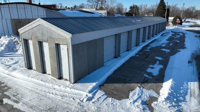 /international/us/121-s-railroad-medaryville-in-110105269486/