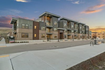 /international/us/4340-e-haystack-st-boise-id-110100129488/