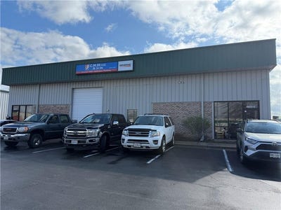 /international/us/6603-e-royal-street-pleasant-valley-mo-110107253828/