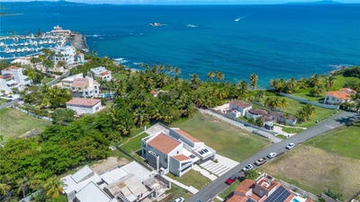 /international/us/13-surfside-humacao-pr-110106142064/