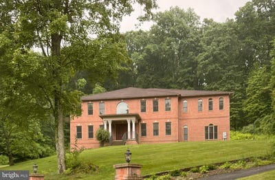 /international/us/171-manhasset-drive-port-matilda-pa-110103990970/