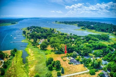 /international/us/74-adams-point-road-barrington-ri-110105352673/