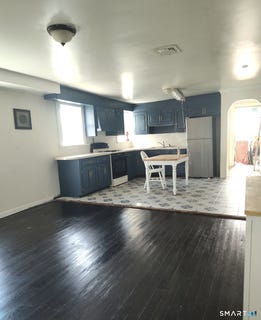 /international/us/30-hawkins-street-derby-ct-110108578487/