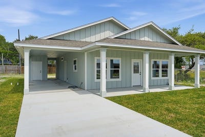 /international/us/111-lazy-rd-rockport-tx-110108472636/
