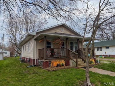/international/us/818-s-state-street-litchfield-il-110107377719/