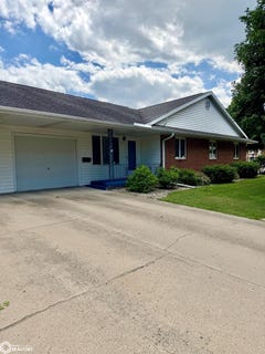 /international/us/102-4th-avenue-ne-clarion-ia-110108876277/