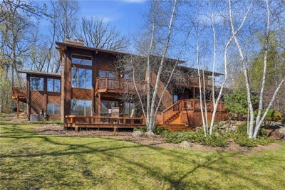 /international/us/985-cliff-road-eagan-mn-110107552968/