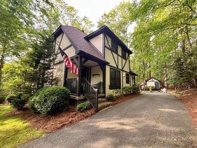 /international/us/169-old-hollow-rd-fancy-gap-va-110099595734/