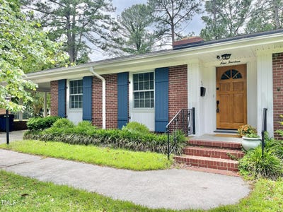 /international/us/914-s-crescent-drive-smithfield-nc-110098275962/