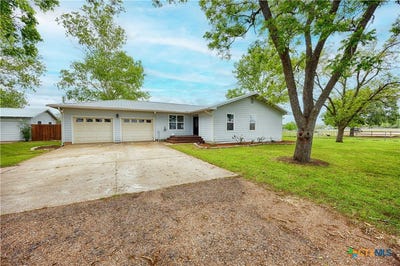 /international/us/1001-us-highway-77-n-hallettsville-tx-110099389033/