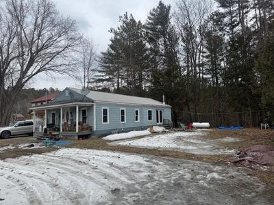 /international/us/612-pleasant-street-st-johnsbury-vt-110106550975/