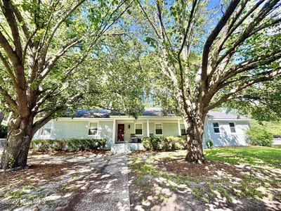 /international/us/2306-charles-boulevard-greenville-nc-110095873936/