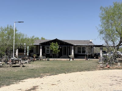 /international/us/152-county-road-2667-devine-tx-110107162317/