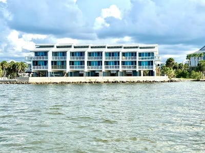 /international/us/52-2nd-st-cedar-key-fl-110101338564/