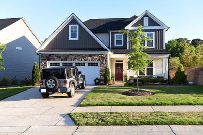 /international/us/100-highland-forest-drive-fuquay-varina-nc-110094687649/