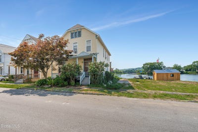 /international/us/811-1st-avenue-troy-ny-110101365863/