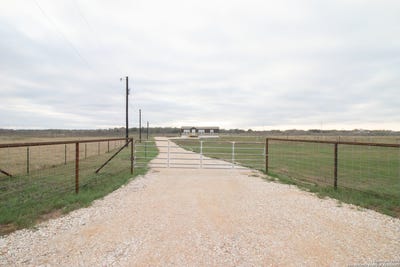 /international/us/254-county-road-406-floresville-tx-110109242134/