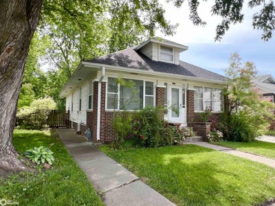 /international/us/702-w-6th-street-s-newton-ia-110100250466/