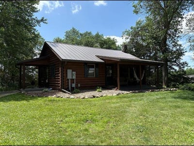 /international/us/1691-augusta-rd-road-decorah-ia-110101098475/