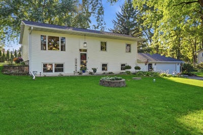/international/us/2307-white-oak-trail-oregon-wi-110110372068/