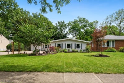 /international/us/8975-lindberg-boulevard-olmsted-falls-oh-110108343806/