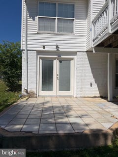 /international/us/2911-hickory-creek-court-dumfries-va-110109042677/