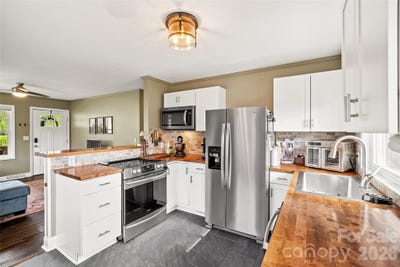 /international/us/708-prince-drive-hendersonville-nc-110108235571/