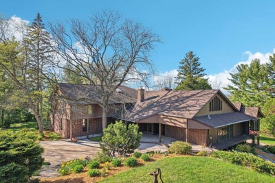/international/us/9008-far-view-road-mazomanie-wi-110099379987/