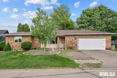 /international/us/5117-woodland-avenue-davenport-ia-110099584785/